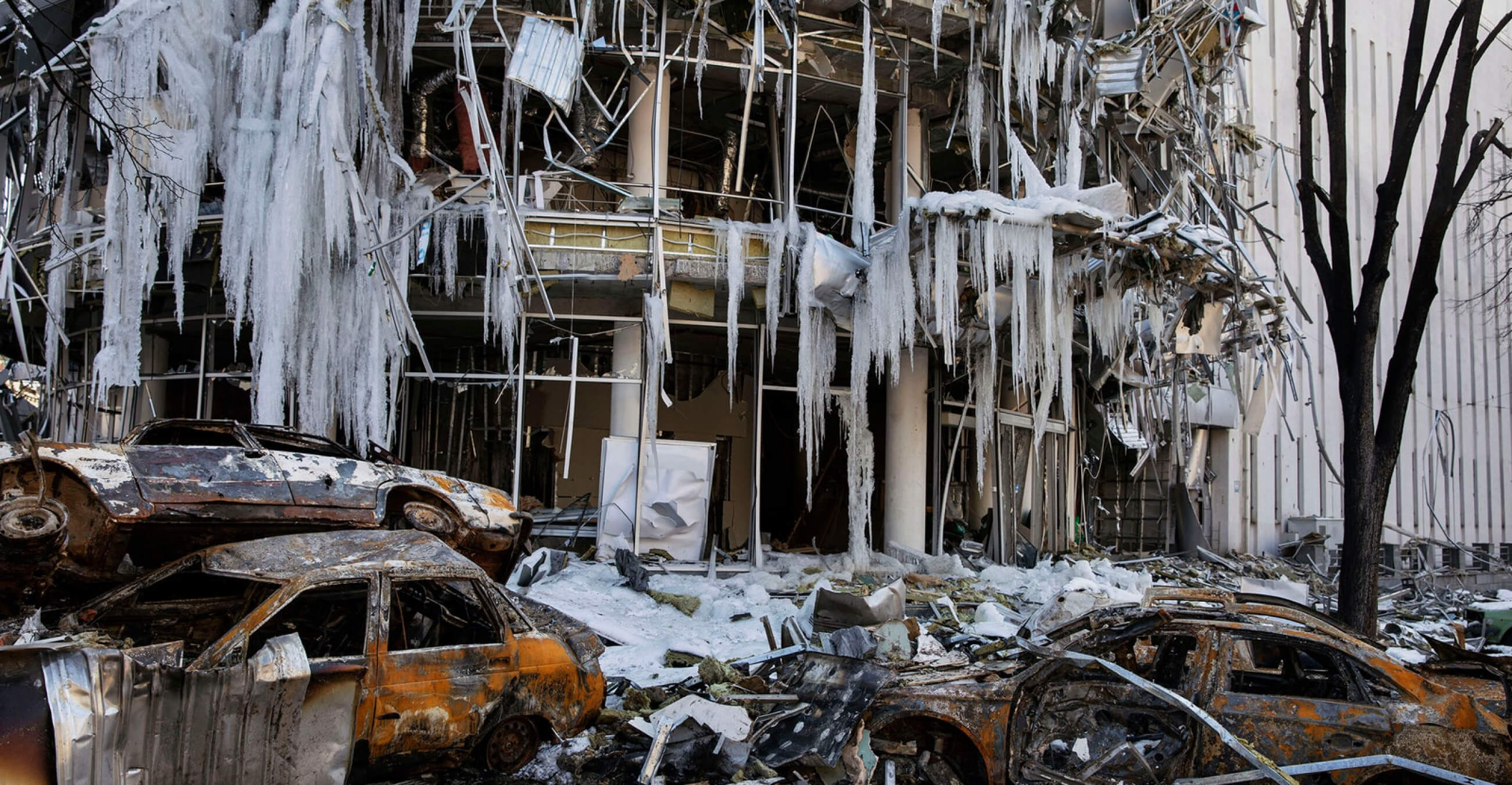 перетин вулиць Свободи та Мироносицької БЦ "Паралель"